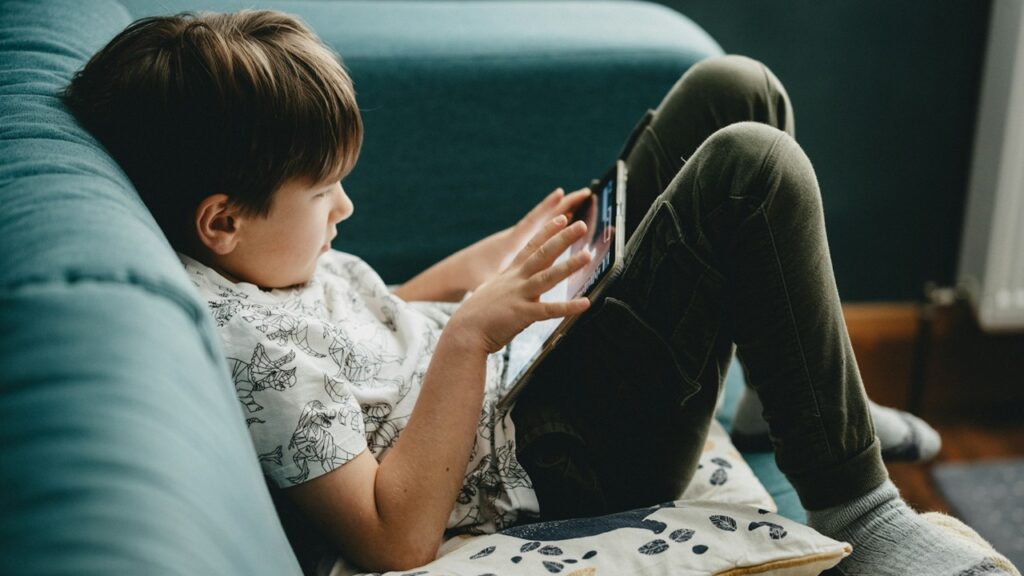 Tablette-et-enfant